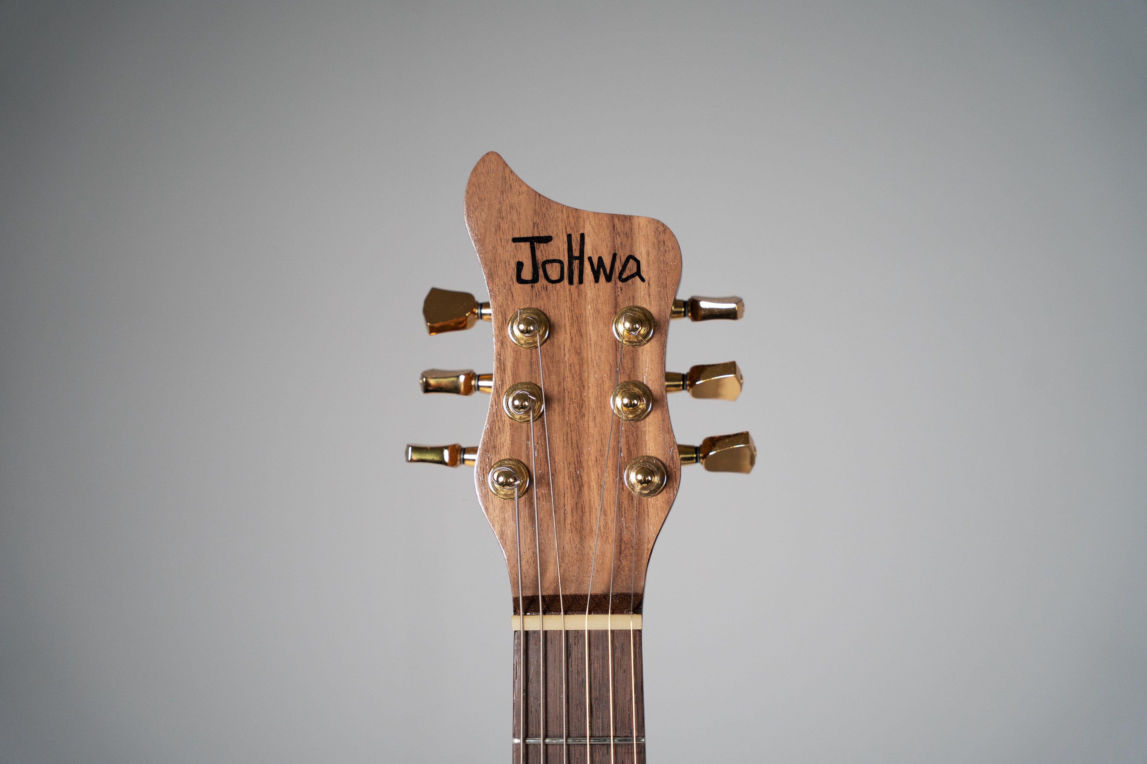 Electric Hana (Walnut)