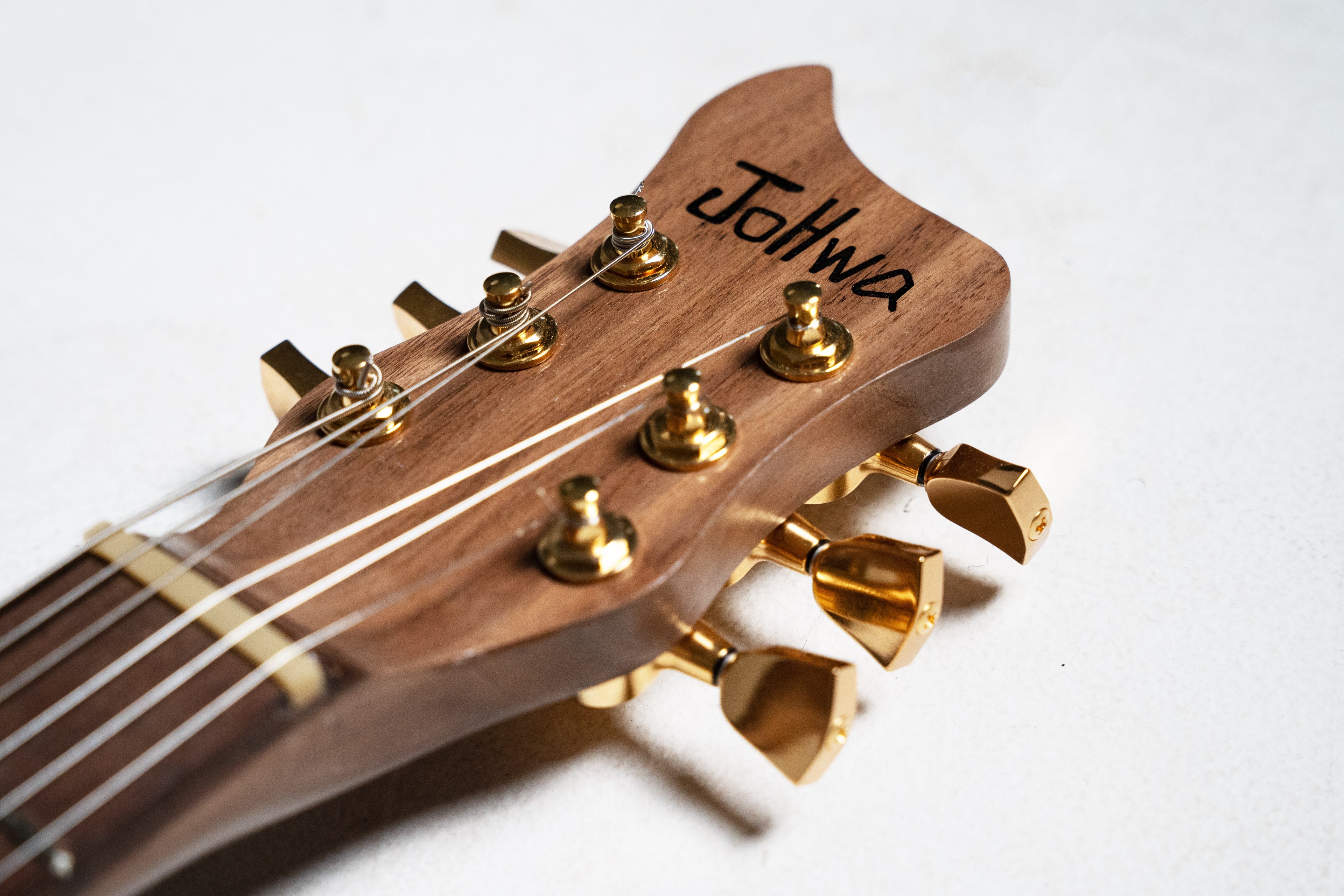 Electric Hana (Walnut)